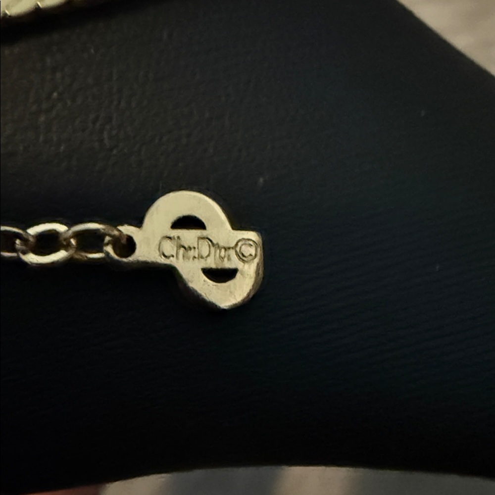 Stunning Vintage DIOR Gold Triangle Pendant Necklace - Picture 4 of 7